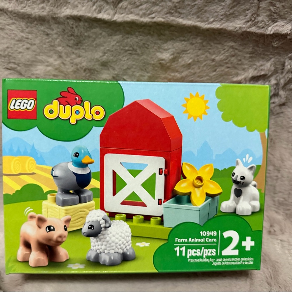 Lego Duplo Farm Animal Care Set - Red, White, Gray Retired